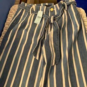 NWT Ann Taylor High Rise Jeans Fit thru hip/ez thru thigh wide leg